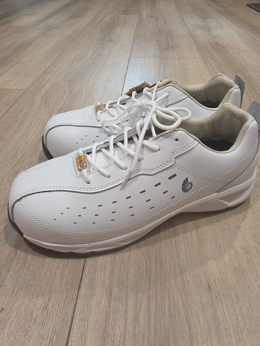Nautilus N4041 Mens 10 Wide White ESD Work Shoes Soft Toe Slip Resistant NWT - Picture 5 of 6